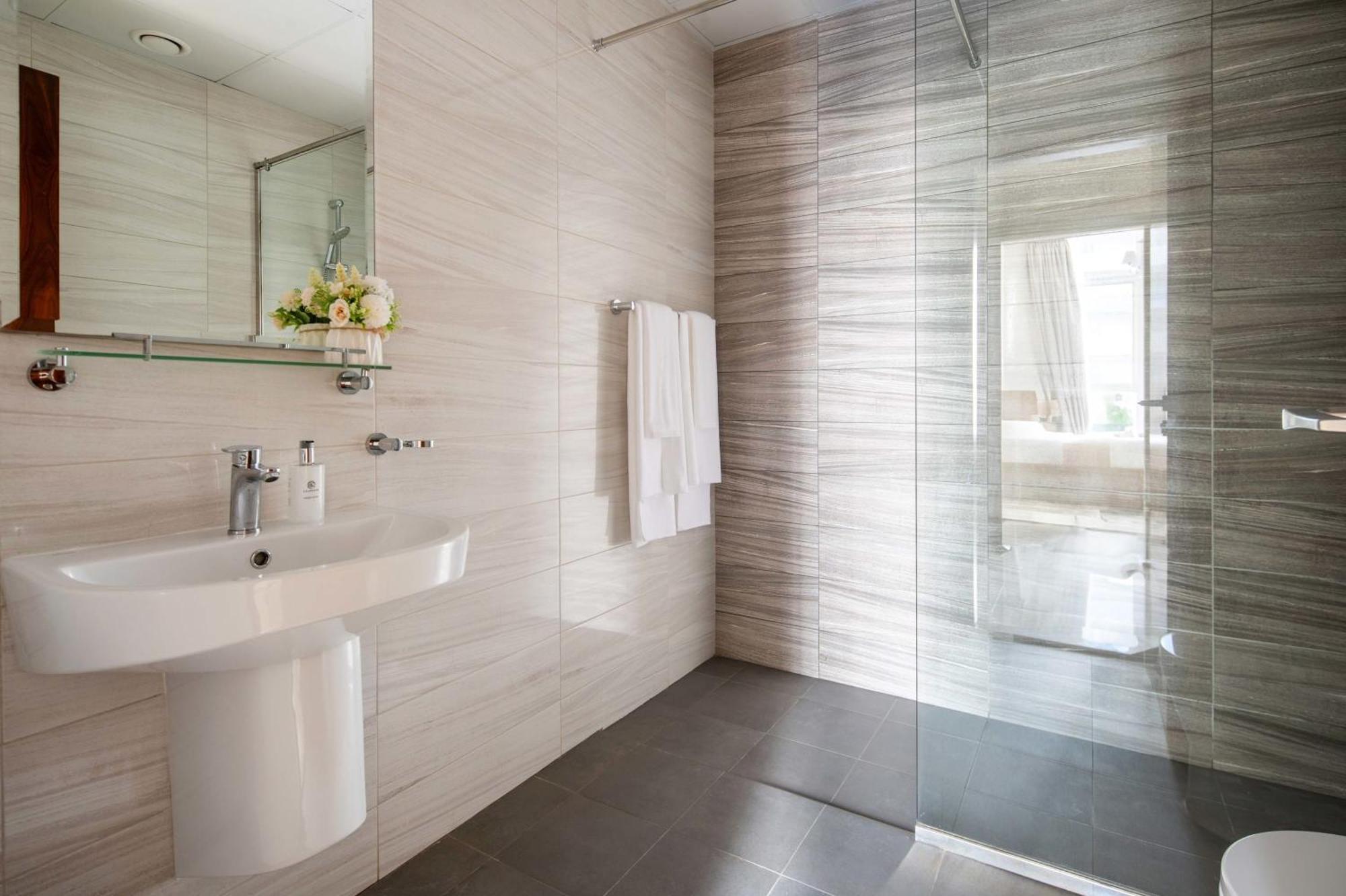 Frank Porter - Dunya Tower Appartement Dubai